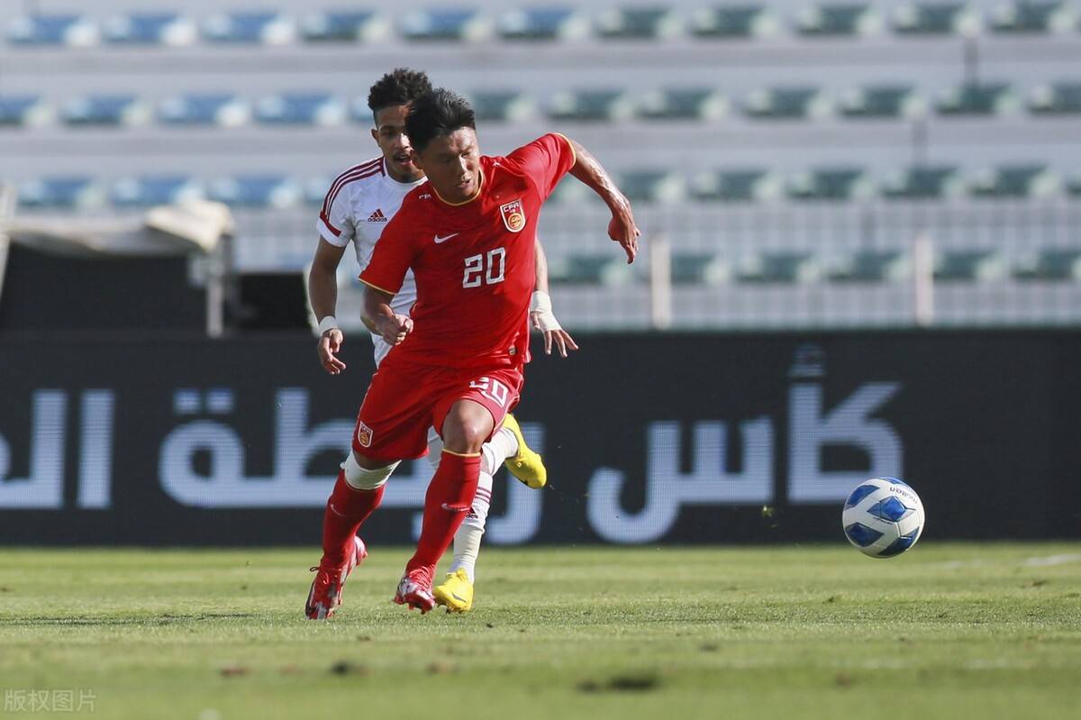 爱游戏入口-阿联酋球员受伤离场，对球队士气造成影响