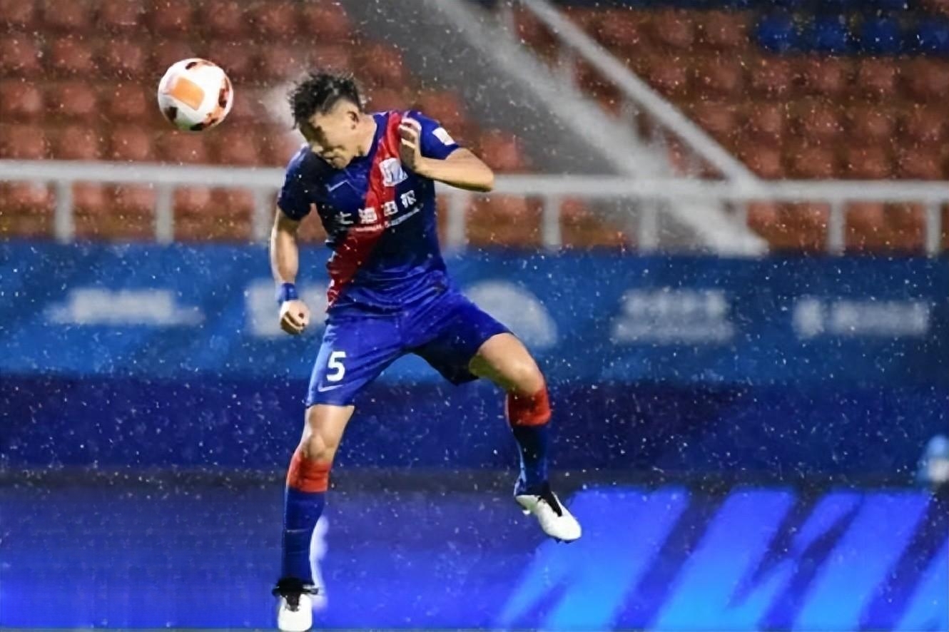 爱游戏在线-郑州德比战打成平局，双方战力不相上下