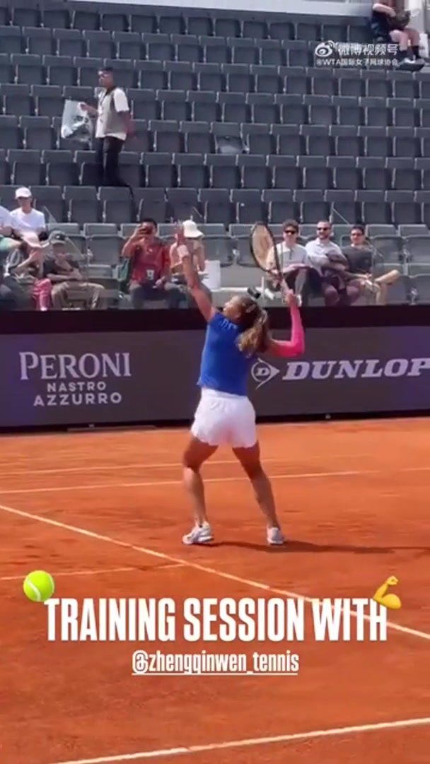 包含罗马球员积极备战，训练场上一丝不苟的词条