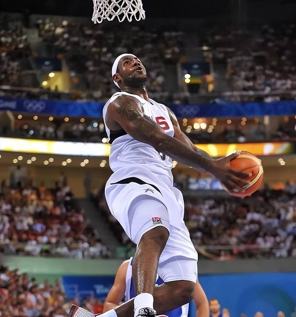 包含争分夺秒，球员奋力拼搏，场面火爆的词条