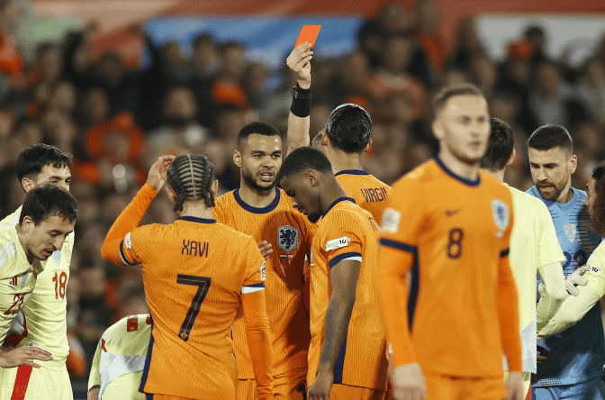 荷兰队惊险晋级,对手表现出色 荷兰队惊险晋级,对手表现出色