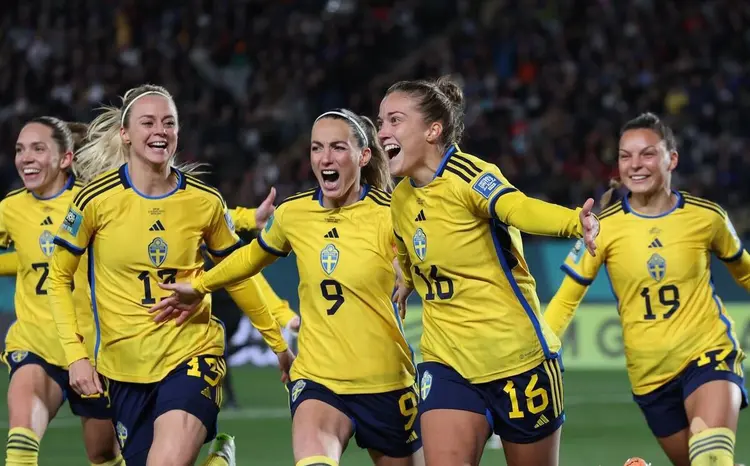 瑞典女足球员表现出色，助队取胜