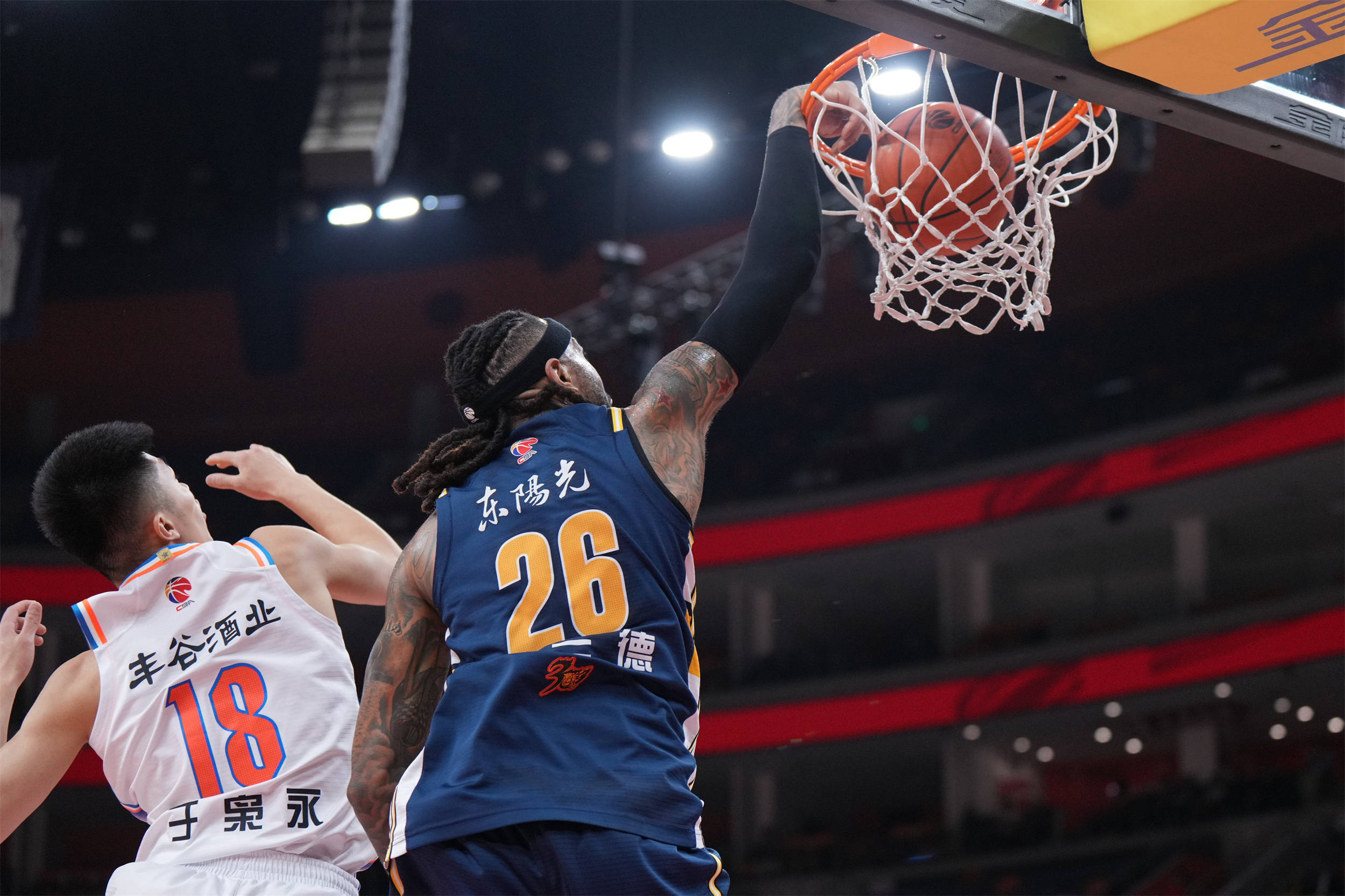 爱游戏登录-广东队遭遇挑战，险胜对手