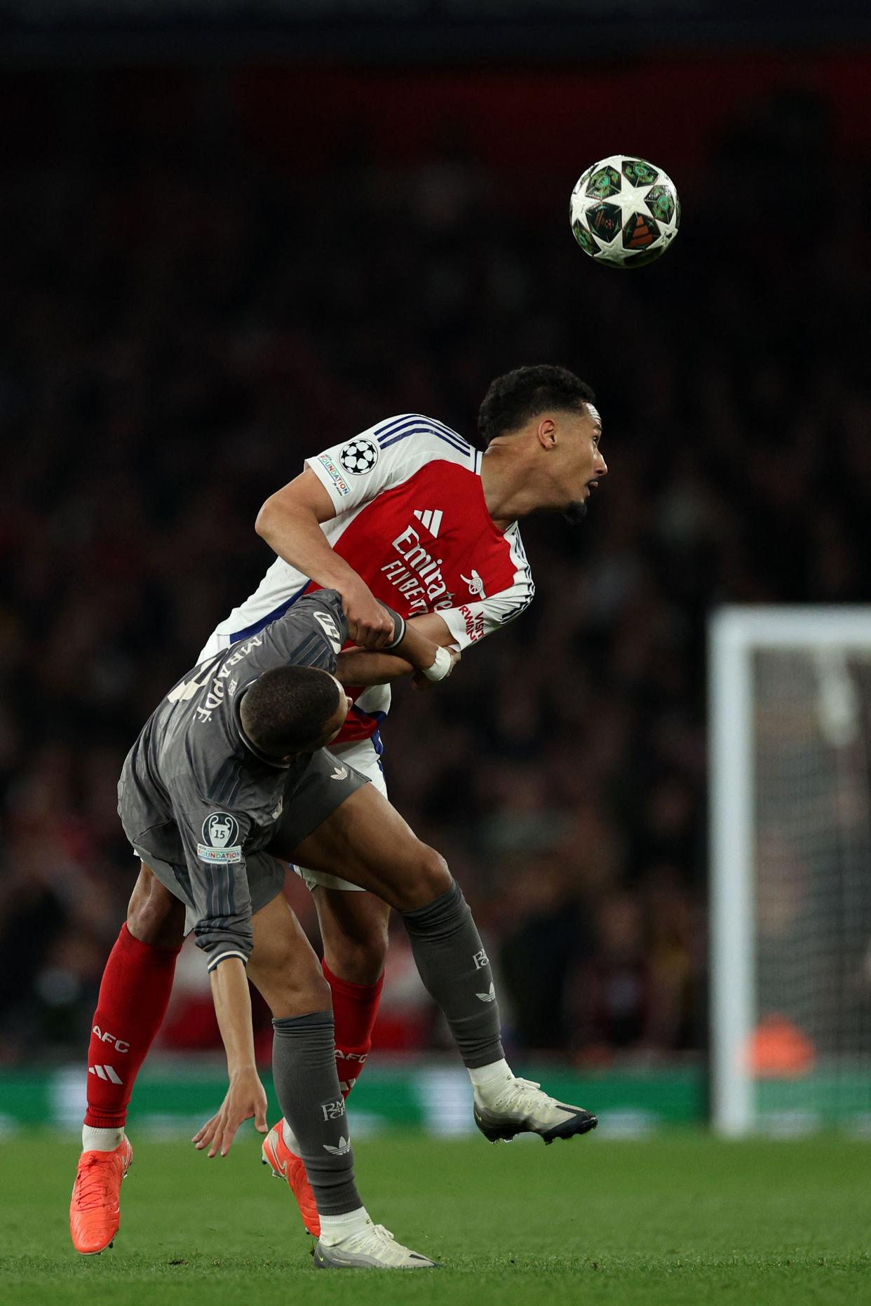 包含阿森纳球员做好备战欧洲俱乐部比赛的词条