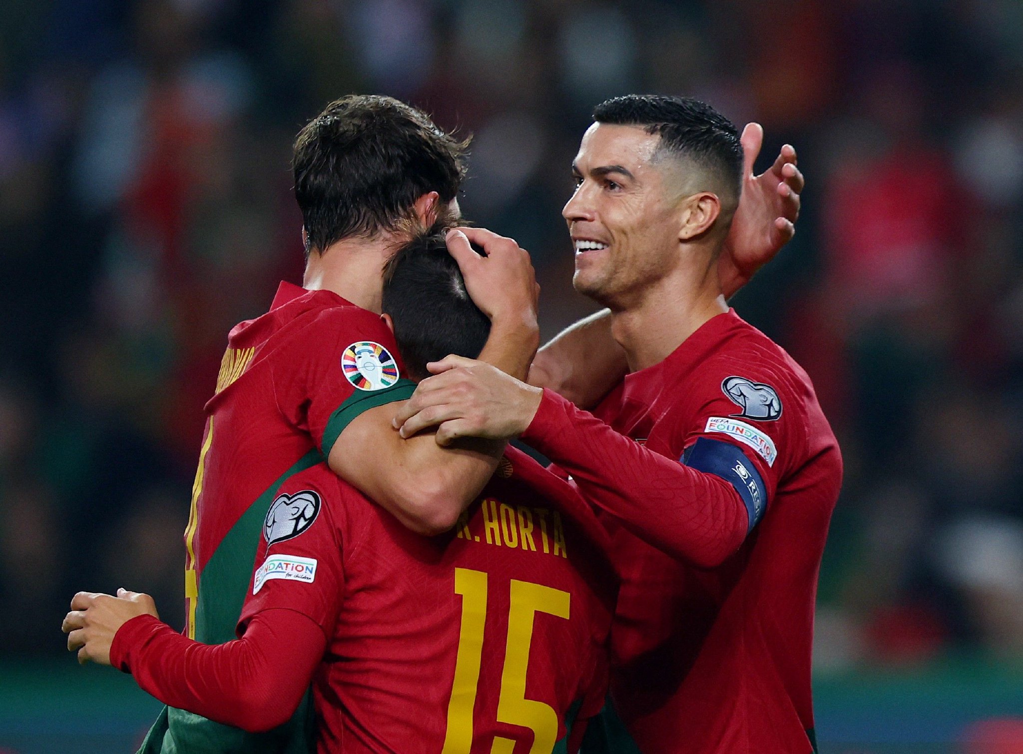 爱游戏在线登录-罗纳尔多轰制胜进球，葡萄牙力擒西班牙