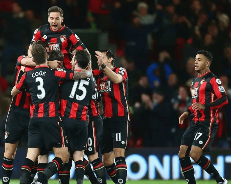 伯恩茅斯客场惊险扳平比分，球队团结一致打破困境！的简单介绍