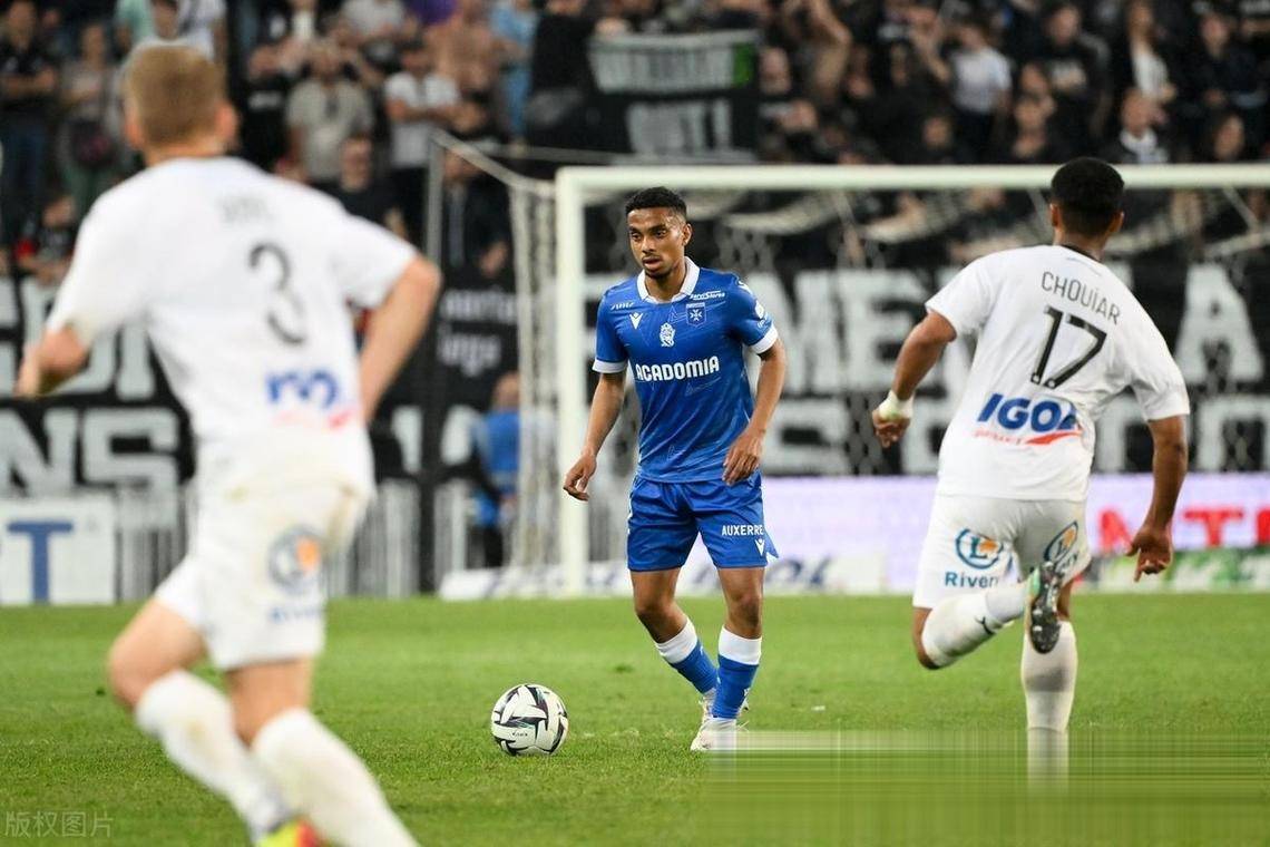 爱游戏入口-南特客场战胜兰斯，重返胜利轨道