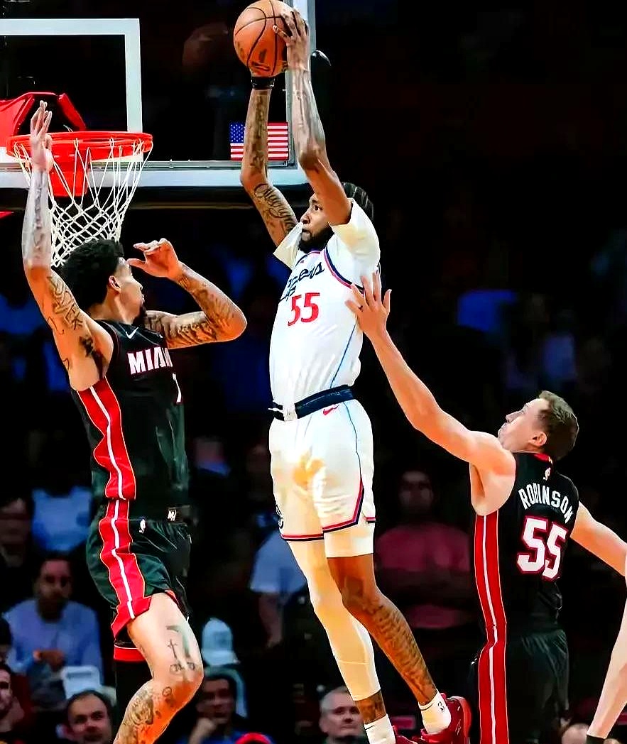 爱游戏体育官网-精准三分射手，帮助球队击败对手