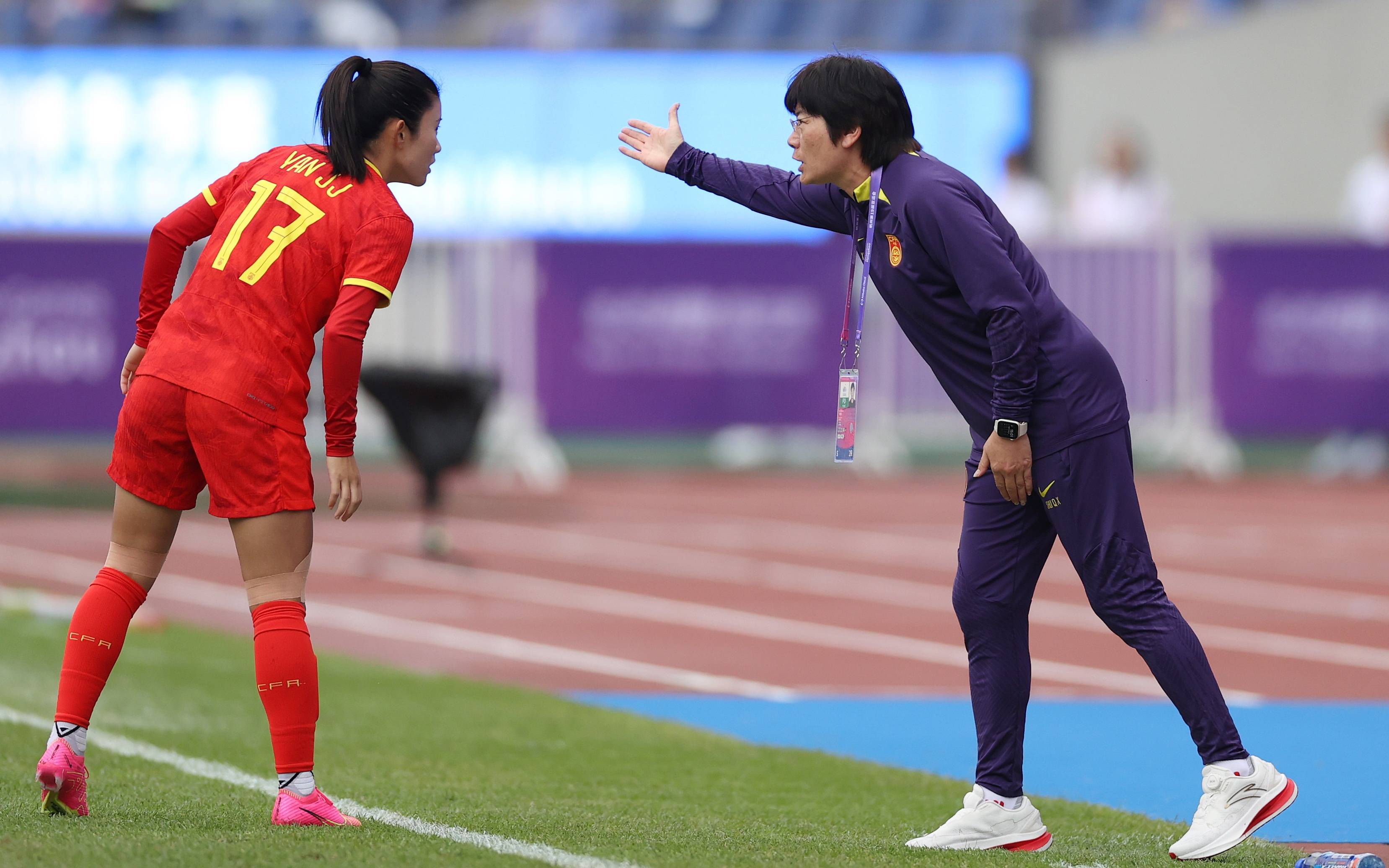 精彩比赛！中国女足在比赛中全力以赴取胜