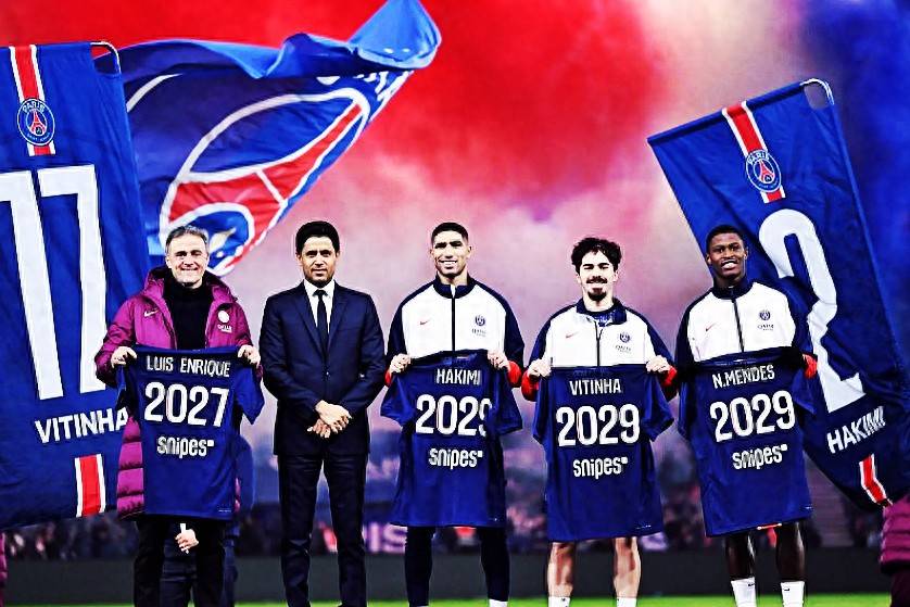 包含华沙众将，英超背景耀眼追逐冠军的词条