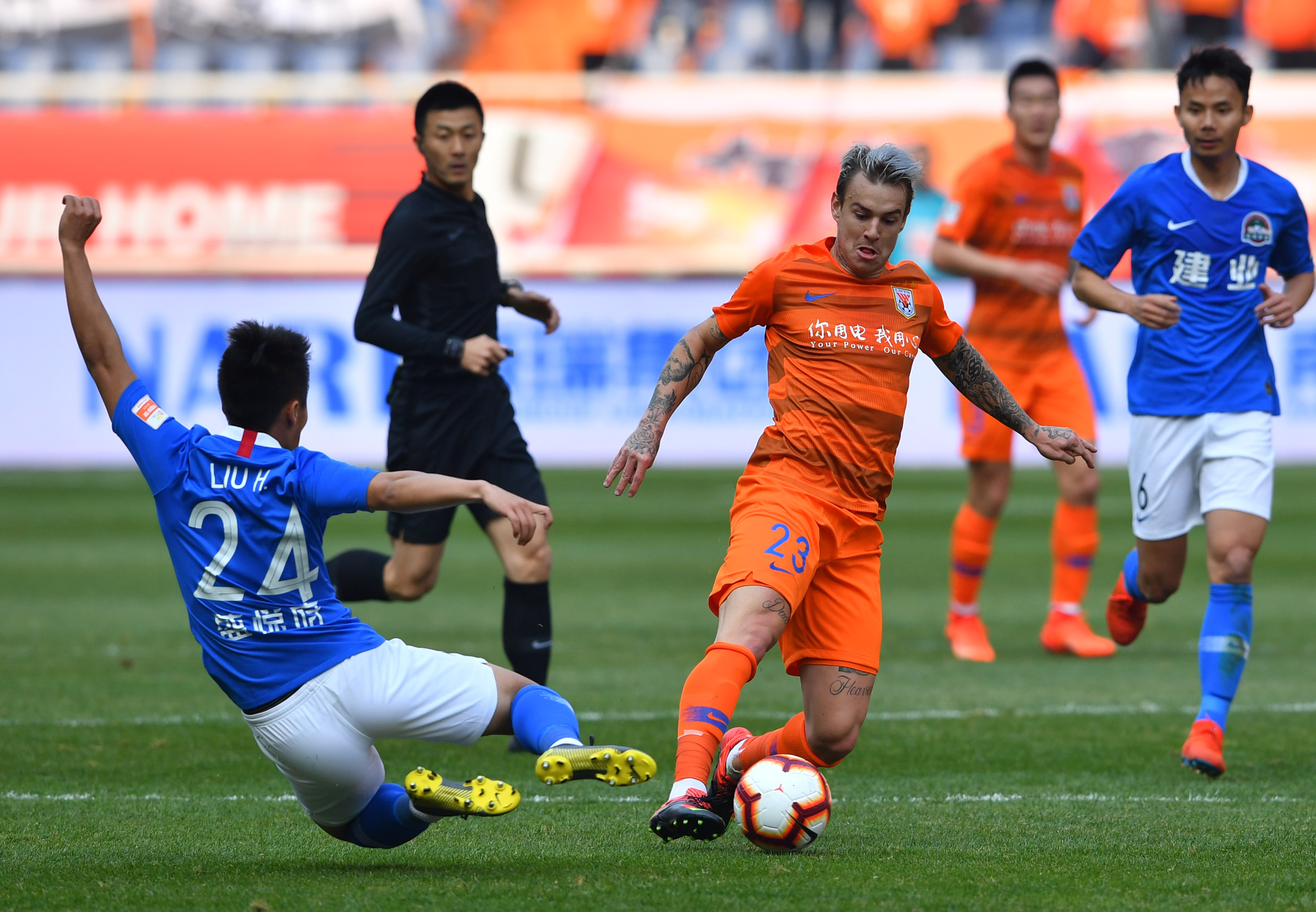 爱游戏-河南建业球员状态出类拔萃，如何继续保持优势？的简单介绍