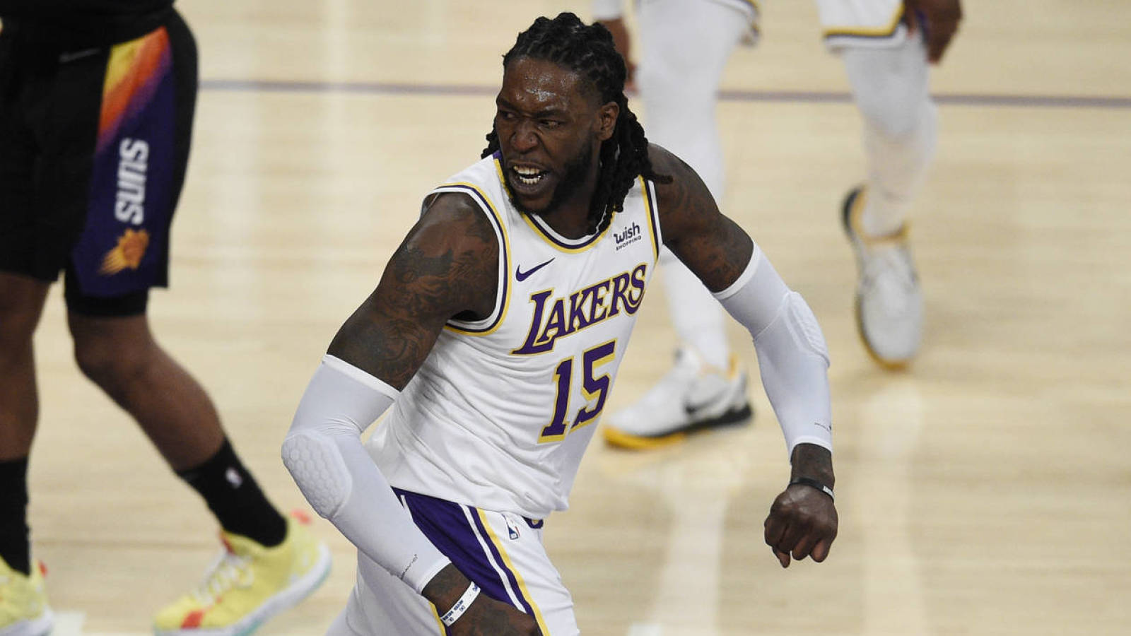 爱游戏登录入口-球队内部传闻：教练计划进行轮换以增强进攻端