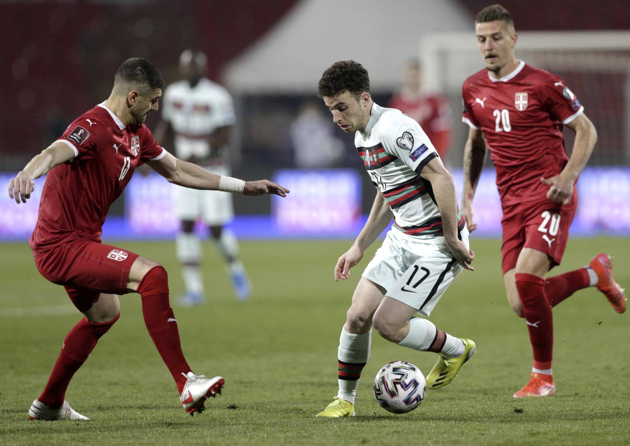 爱游戏-欧预赛半决战争，各队尽显实力角逐的简单介绍