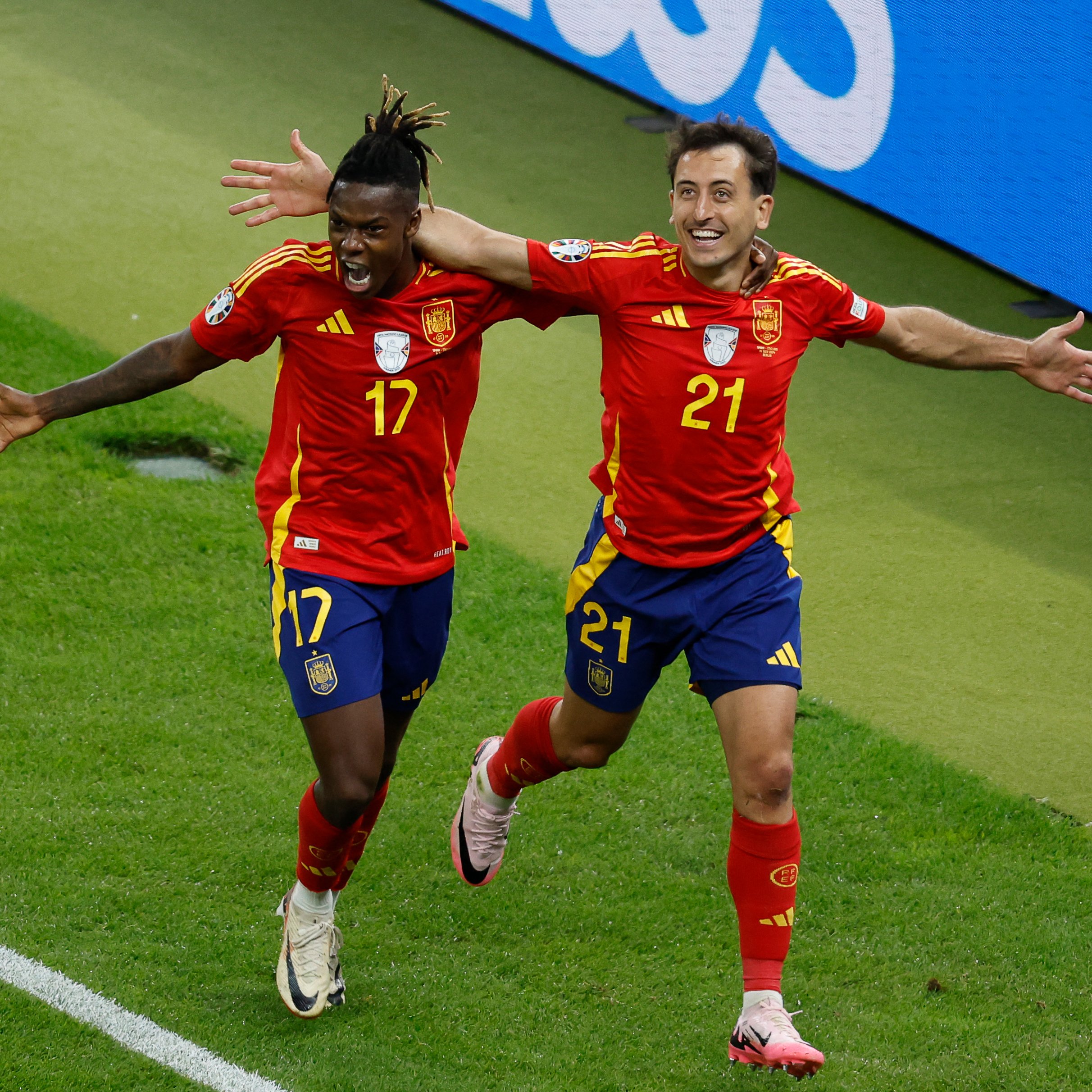 爱游戏官方入口-关于乐于助人的欧洲杯：球员团结一致共赴胜利的信息