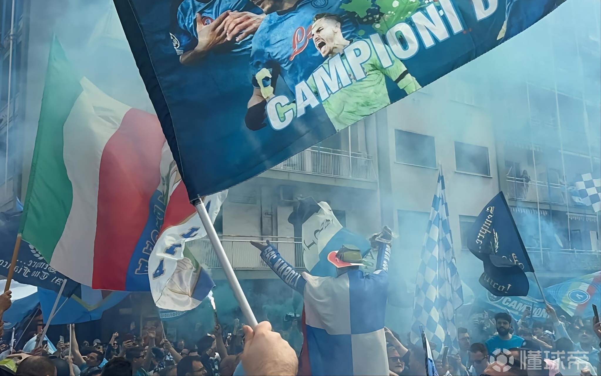 包含那不勒斯客场不敌乌迪内斯，略显失常的词条