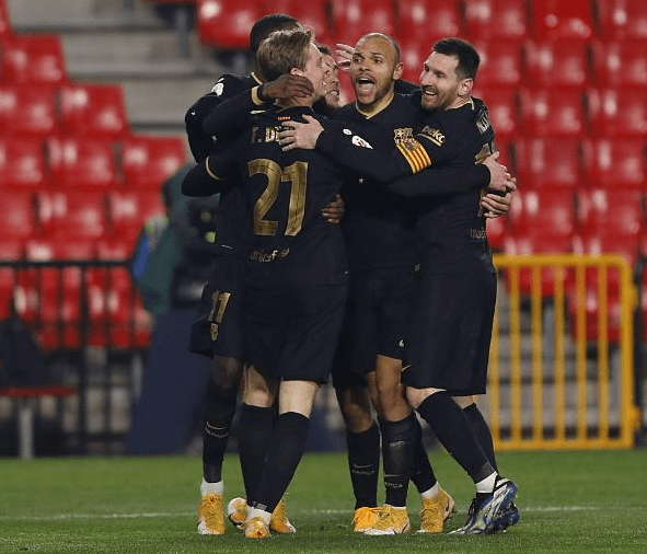 爱游戏官方入口-包含格拉纳达爆冷击败对手，晋级悬念保留的词条