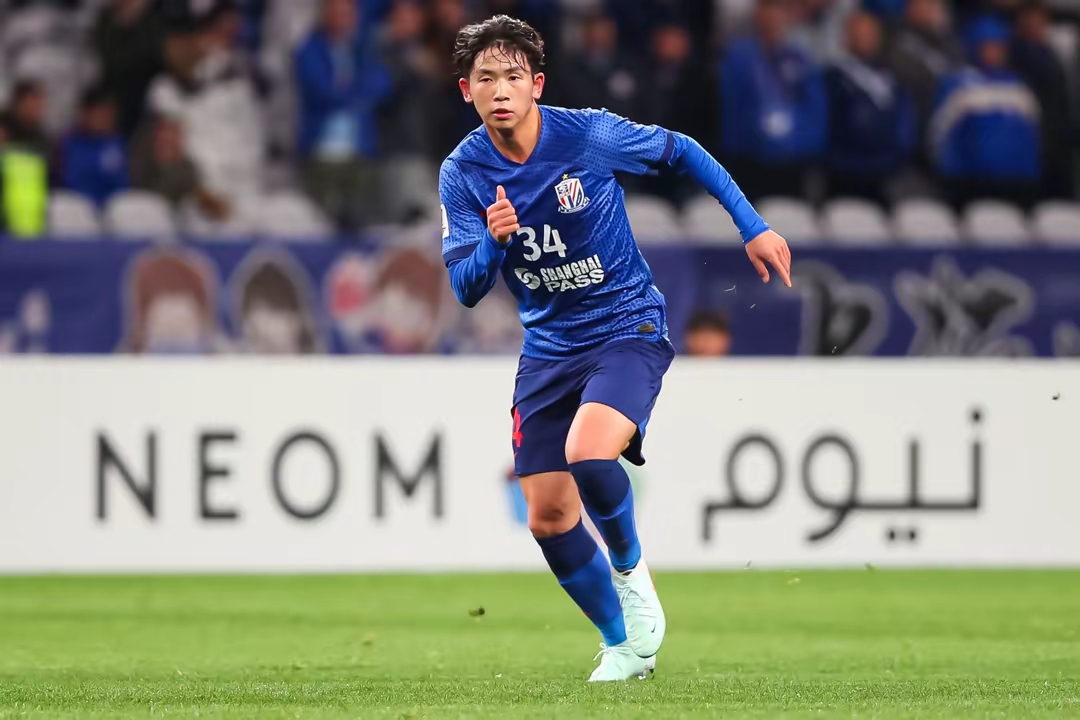 队员在比赛中斩获进球第一名 队员在比赛中斩获进球第一名