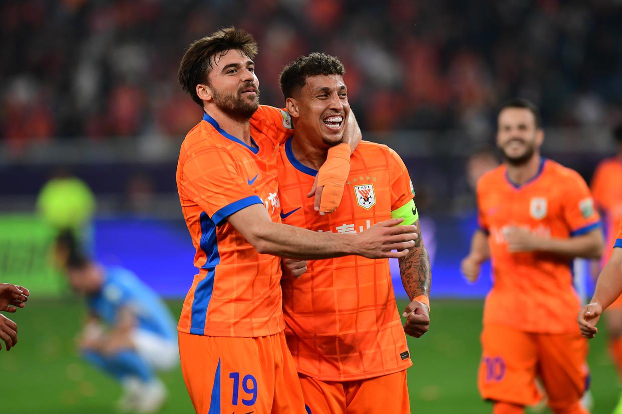 爱游戏登录入口-包含足球队补强阵容，新签约球员瞩目引人注目的词条