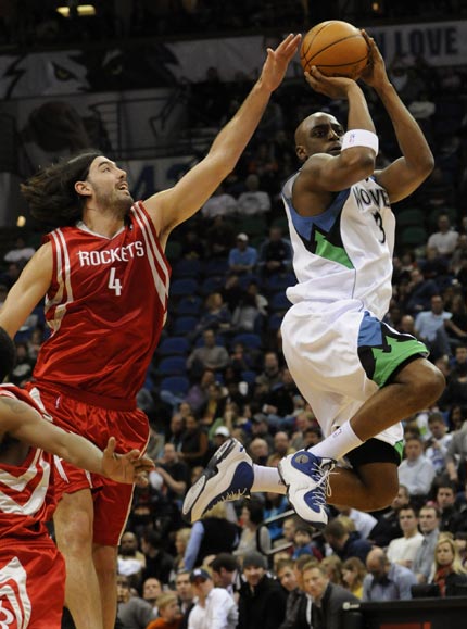 爱游戏入口-关于斯科拉重伤离开，老鹰绝杀离险的信息