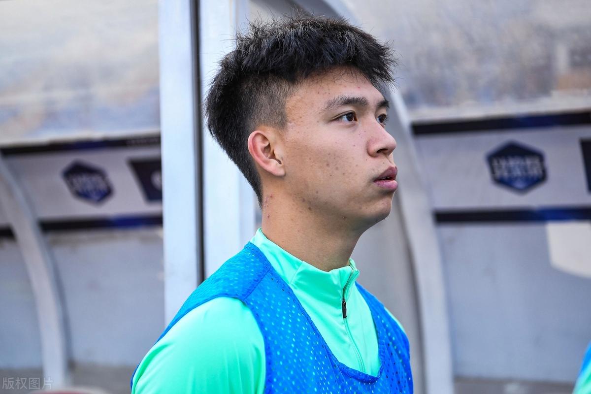 新晋球员崭露头角，引发关注热潮