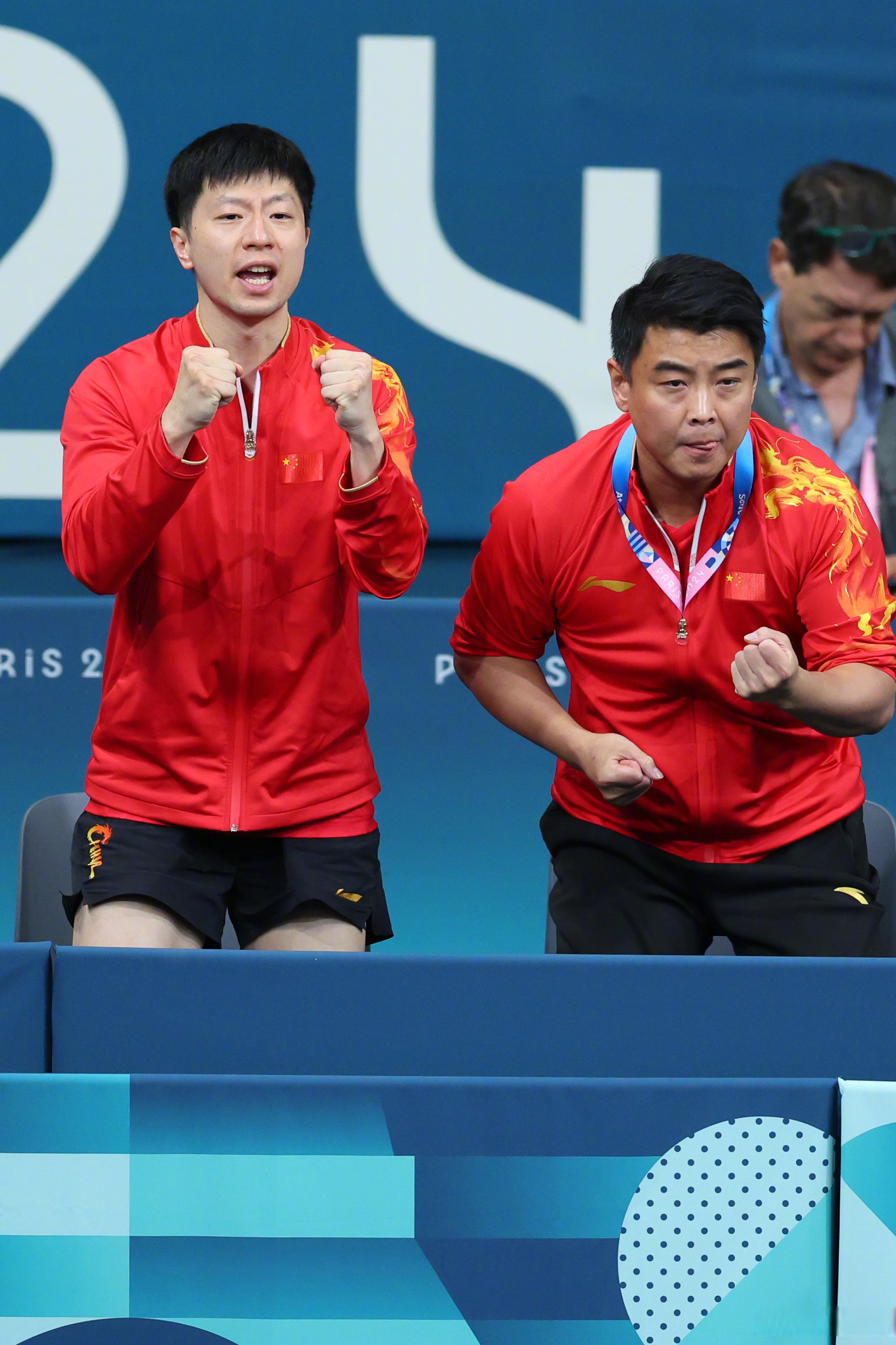 手握胜利！运动员成功晋级决赛