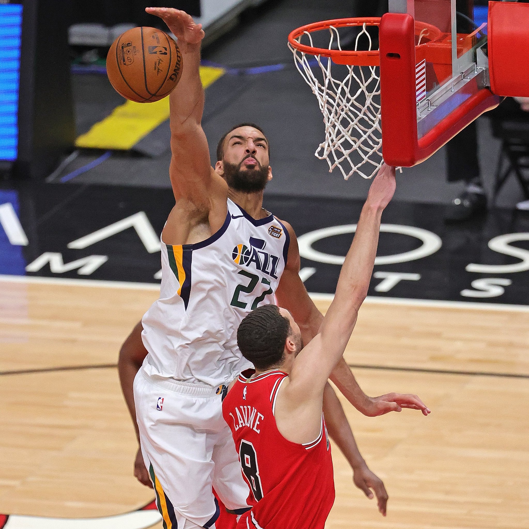 爱游戏网页版-步行者击败尼克斯，拉塔鲁斯29分毫无悬念