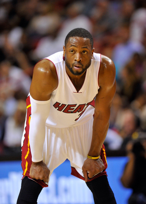 关于步行者擒老鹰，终结两连败的信息