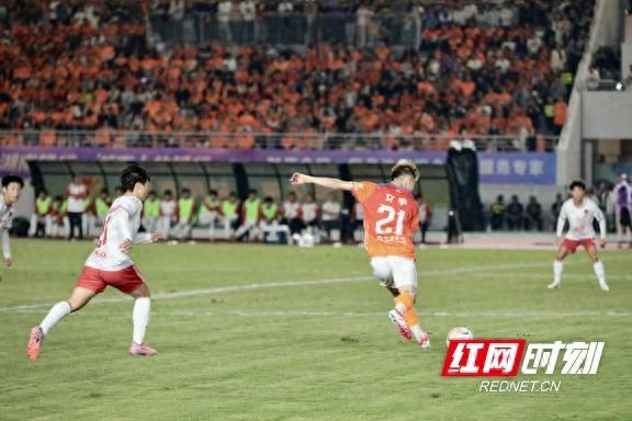 对决激烈，赛场之上尽显潇洒的简单介绍