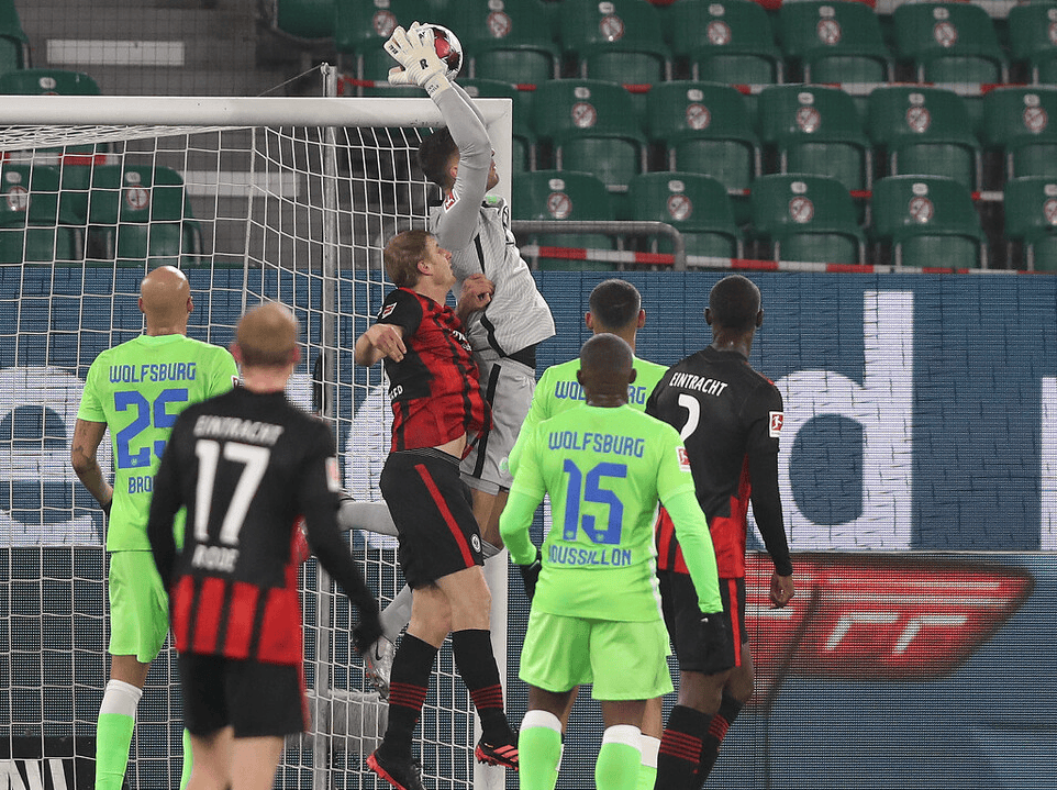 关于狼堡客场逆转，继续保持不败纪录的信息